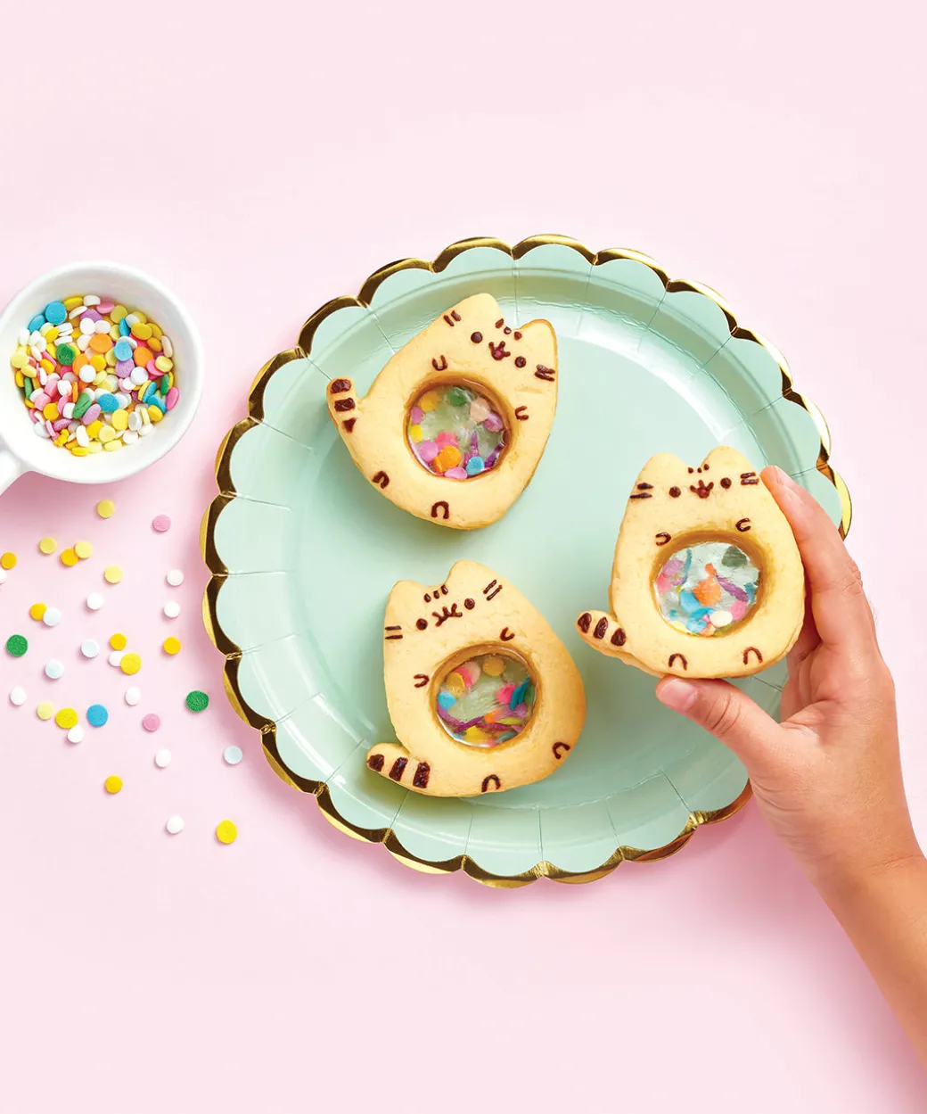 lets_bake_a_pusheen_cookbook_2.webp Pusheen Let's Bake! A Cookbook