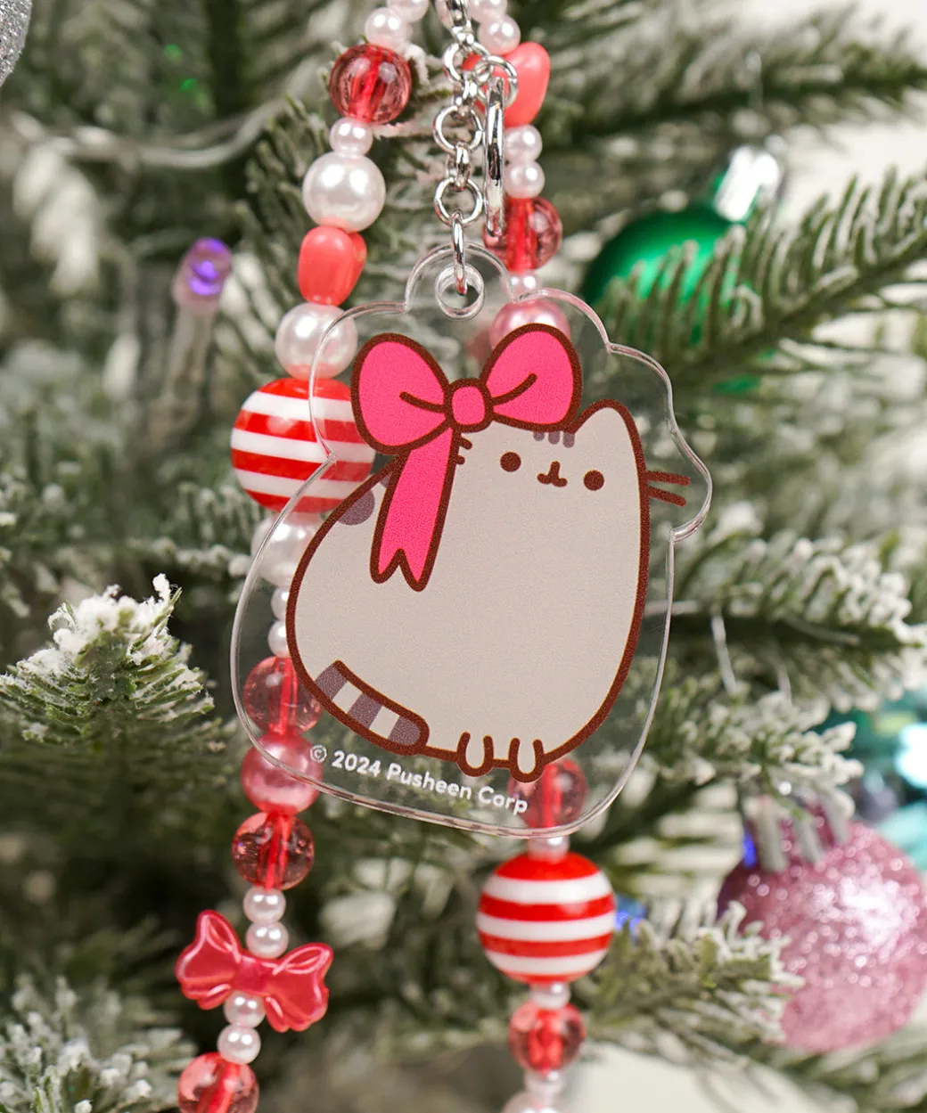 pusheen_holiday_beaded_phone_charm_3.webp Pusheen Holiday Beaded Phone Charm
