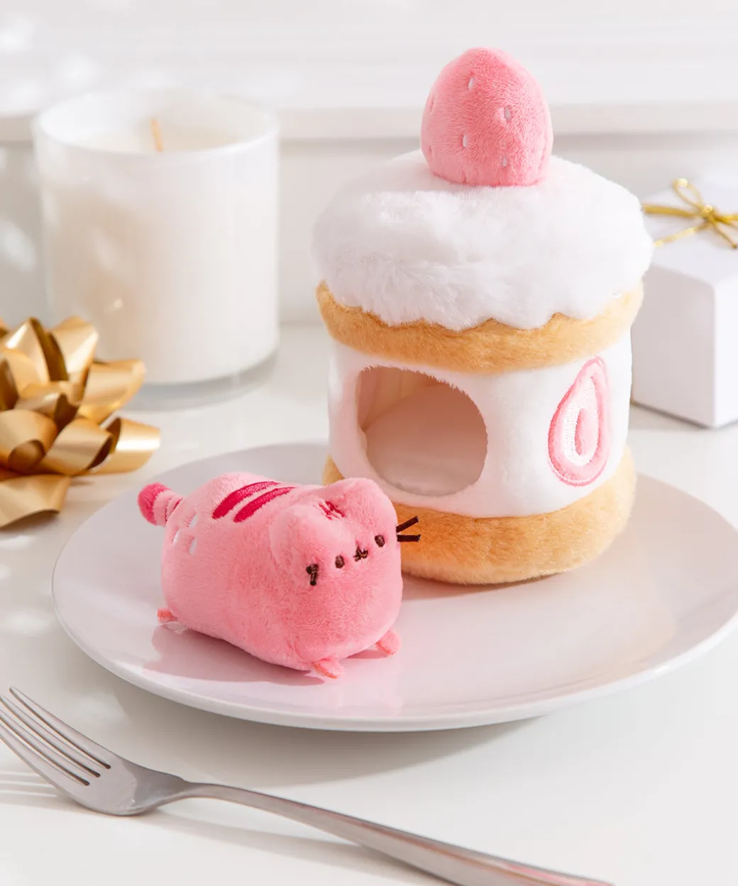 Pusheen Sweets Strawberry Cake Plush 2-pc Environment