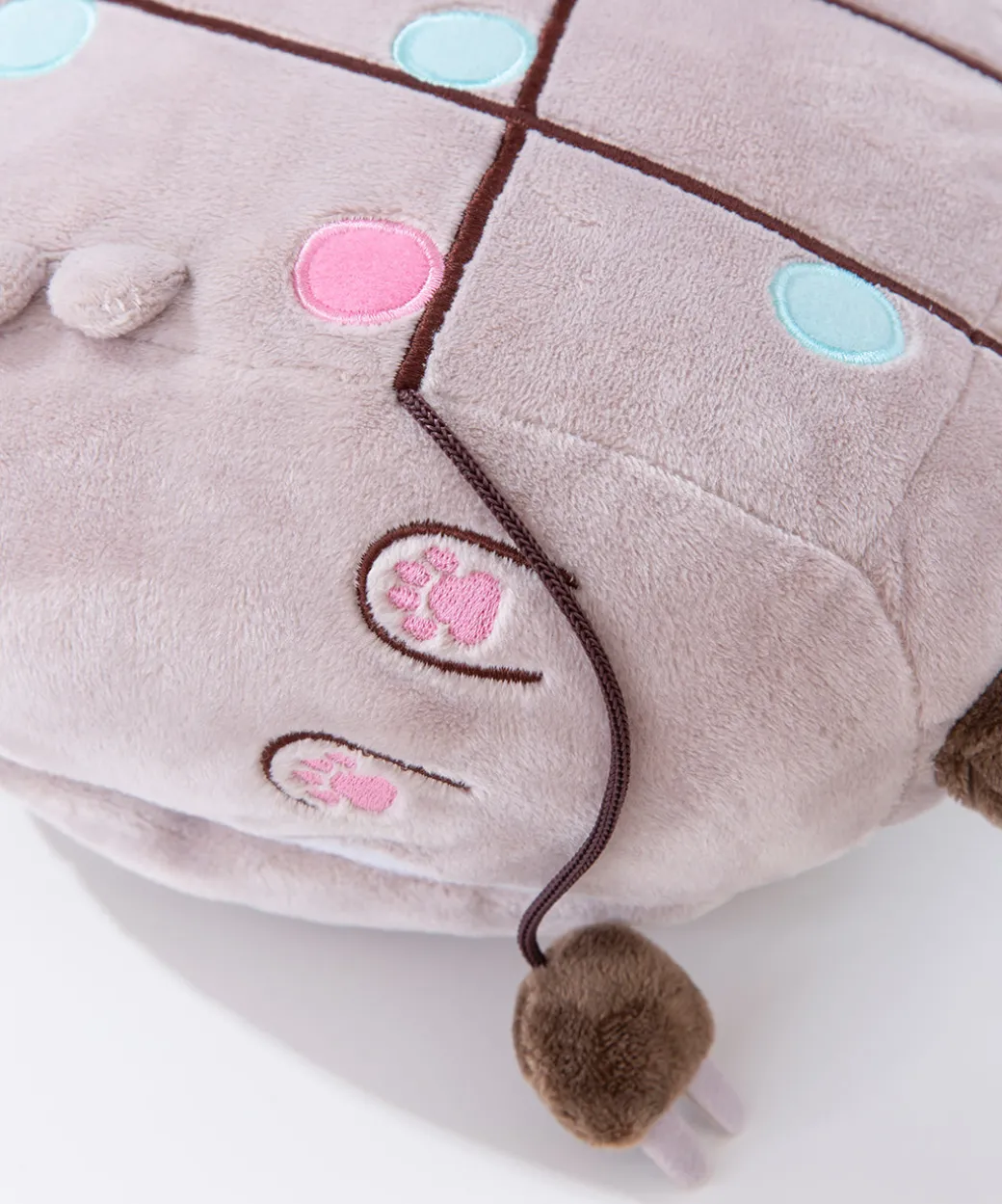 pusheen_with_christmas_lights_4.webp Pusheen with Christmas Lights